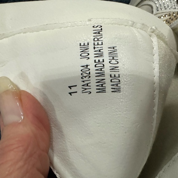 Cape Robbin White or black Boots with Silver Accents - Picture 13 of 14